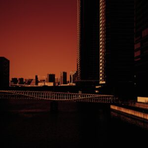 Agnieszka Sawicka, Red Metropolis II — wieżowce nad wodą / high-rise buildings by the water, Tokio / Tokyo, 2025